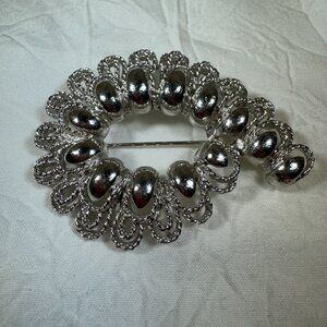 Vintage Lisner Silver-Tone Oval & Rope Design Brooch Pin Jewelry